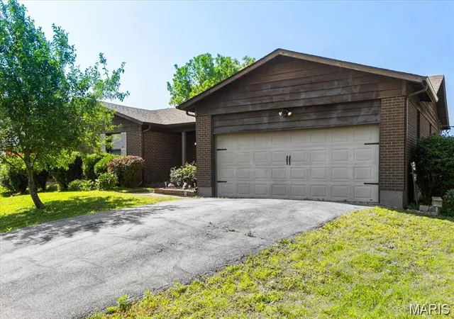 3rd image of 18668 Olive Street Rd, Chesterfield, MO 63005 | MLS# MIS26017110