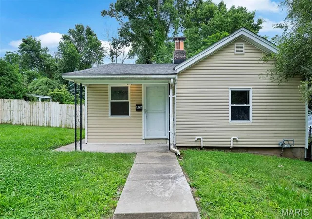 1st image of 426 Bluff Dr, Saint Louis, MO 63137 | MLS# MIS26017201