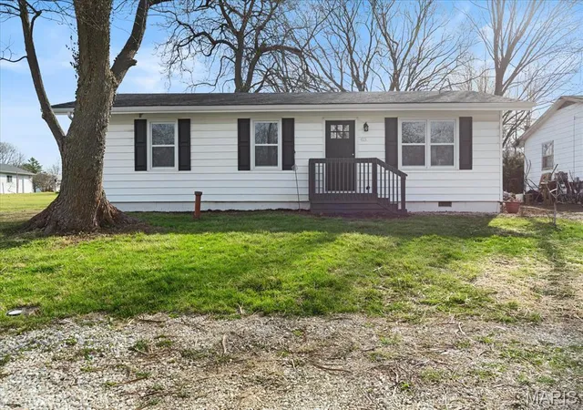 Homes for sale in Bowling Green, MO | 413 N 8th St, Bowling Green, MO 63334 | MLS# MIS26017361