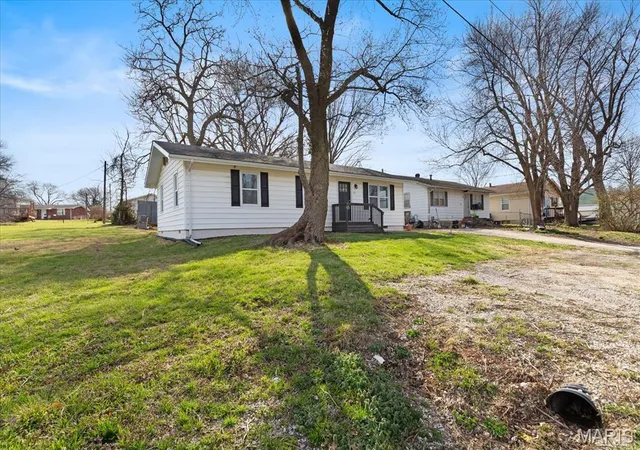 Homes for sale in Bowling Green, MO | 413 N 8Th St, Bowling Green, MO 63334 | MLS# MIS26017361