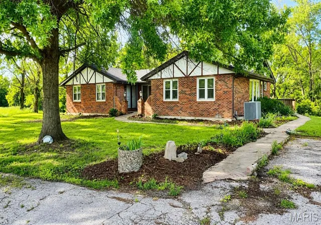 Homes for sale in Washington, MO | 2371 Holtgrewe Rd, Washington, MO 63090 | MLS# MIS26017376