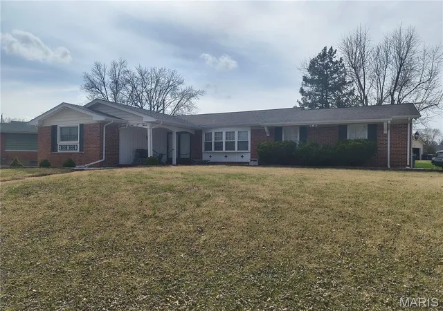 3rd image of 2703 Aberdeen Dr, Florissant, MO 63033 | MLS# MIS26017463