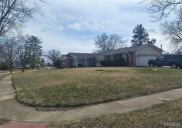 4th image of 2703 Aberdeen Dr, Florissant, MO 63033 | MLS# MIS26017463