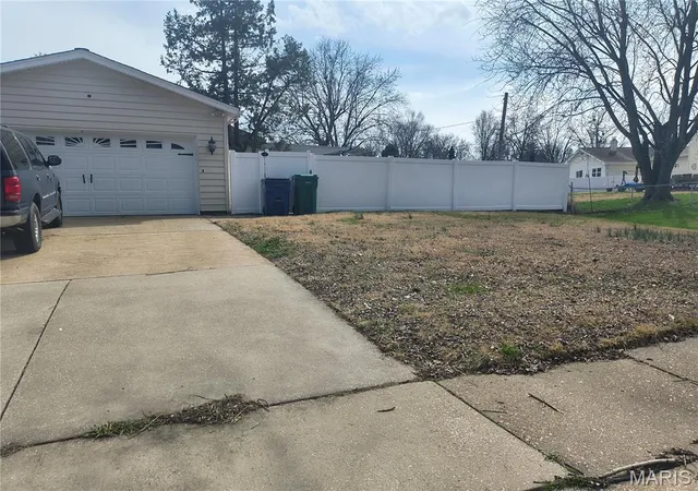 5th image of 2703 Aberdeen Dr, Florissant, MO 63033 | MLS# MIS26017463