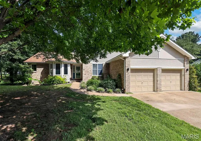 Photo 2 of Single family home for sale at 5 Lexington Ln, Washington, MO 63090 | MLS# MIS26017489 | Listing updated on 2026-09-21