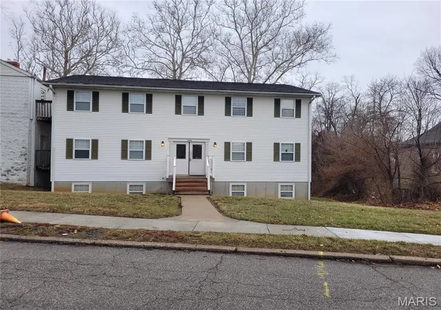 Homes for sale in Alton, IL | 2705 College Ave, Alton, IL 62002 | MLS# MIS26017583