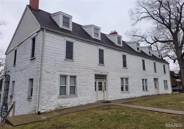Homes for sale in Alton, IL | 2705 College Ave, Alton, IL 62002 | MLS# MIS26017583