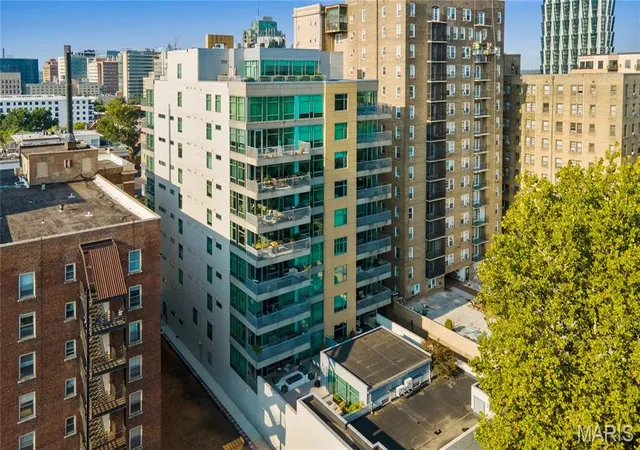 2nd image of 4545 Lindell Blvd #3, St Louis, MO 63108 | MLS# MIS26017637