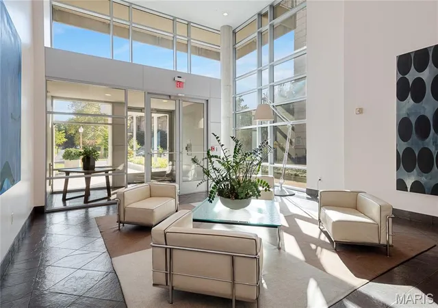 3rd image of 4545 Lindell Blvd #3, St Louis, MO 63108 | MLS# MIS26017637