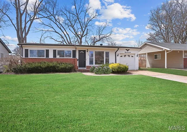 3rd image of 800 Babler Dr, Florissant, MO 63031 | MLS# MIS26017658