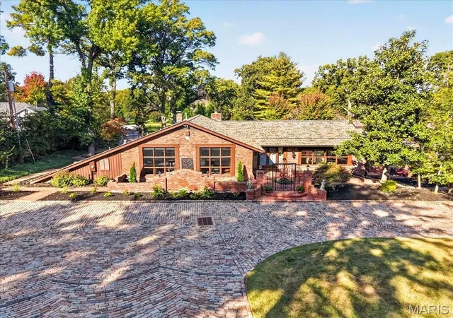 Single family home for sale at 10 Vouga Ln, Saint Louis, MO 63131 | MLS# MIS26017771