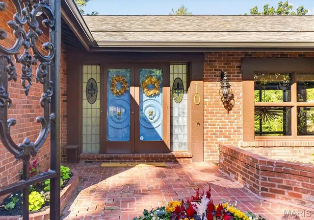 Photo 3 of Single family home for sale at 10 Vouga Ln, Saint Louis, MO 63131 | MLS# MIS26017771 | Listing updated on 2026-10-20
