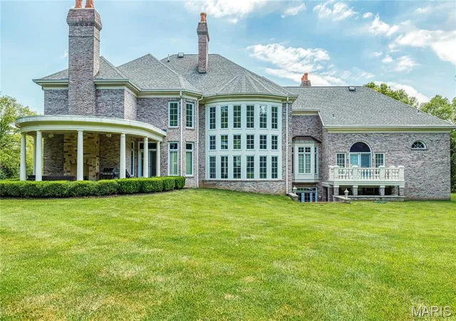 3rd image of 1103 Highland Pointe Dr, Town And Country, MO 63131 | MLS# MIS26017821