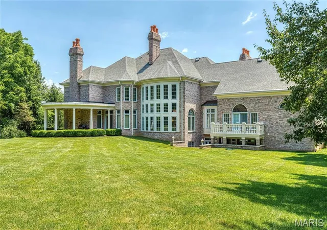 5th image of 1103 Highland Pointe Dr, Town And Country, MO 63131 | MLS# MIS26017821