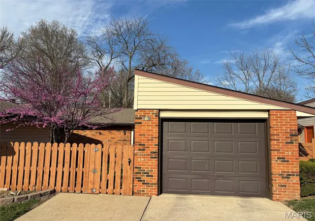 1st image of 6 Parkridge, Belleville, IL 62226 | MLS# MIS26017882