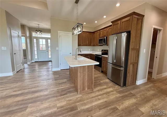 Photo 3 of Single family home for sale at 205 E Larkspur Ct, Hannibal, MO 63401 | MLS# MIS26017908 | Listing updated on 2026-09-30