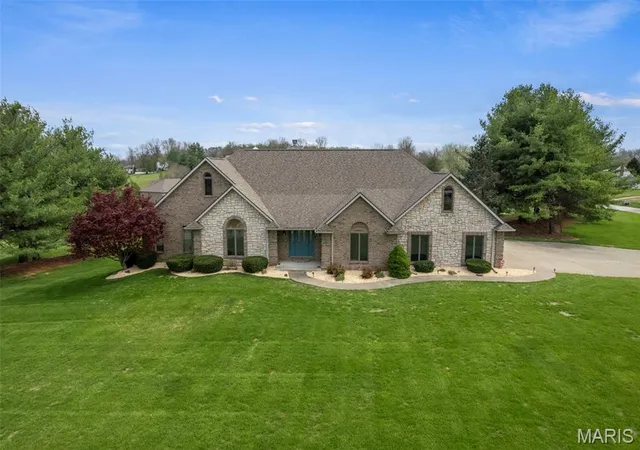 Photo 1 of Single family home for sale at 2305 Saint Andrews Cts, Jackson, MO 63755 | MLS# MIS26017928 | Listing updated on 2026-04-20