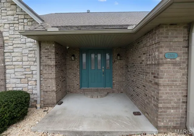 Photo 3 of Single family home for sale at 2305 Saint Andrews Cts, Jackson, MO 63755 | MLS# MIS26017928 | Listing updated on 2026-04-20