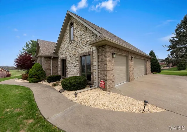 Photo 3 of Single family home for sale at 2305 Saint Andrews Cts, Jackson, MO 63755 | MLS# MIS26017928 | Listing updated on 2026-04-20