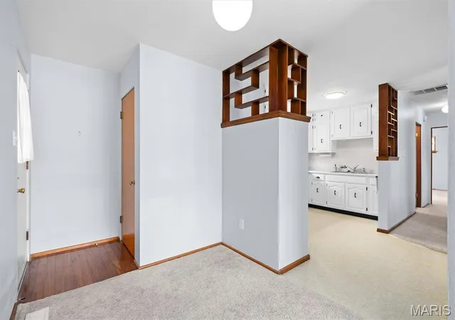 Homes for sale in Edwardsville, IL | 628 Roanoke Dr, Edwardsville, IL 62025 | MLS# MIS26017938