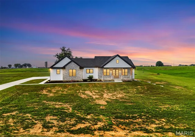 Homes for sale in Old Monroe, MO | 226 Autumn Hallow Ct, Old Monroe, MO 63369 | MLS# MIS26018104