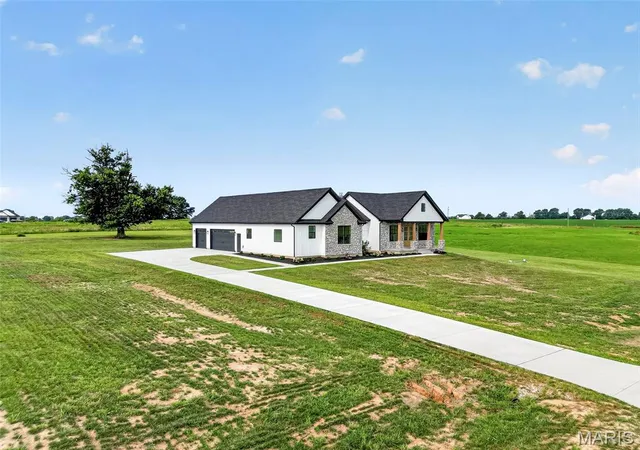 Homes for sale in Old Monroe, MO | 226 Autumn Hallow Ct, Old Monroe, MO 63369 | MLS# MIS26018104