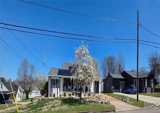 Homes for sale in Chester, IL | 328 Van Zant St, Chester, IL 62233 | MLS# MIS26018226