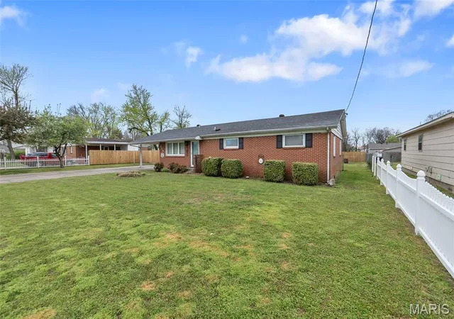 Homes for sale in Sikeston, MO | 215 Missouri Ave, Sikeston, MO 63801 | MLS# MIS26018254