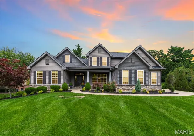 Homes for sale in Creve Coeur, MO | 702 Champeix Ln, Creve Coeur, MO 63141 | MLS# MIS26018278