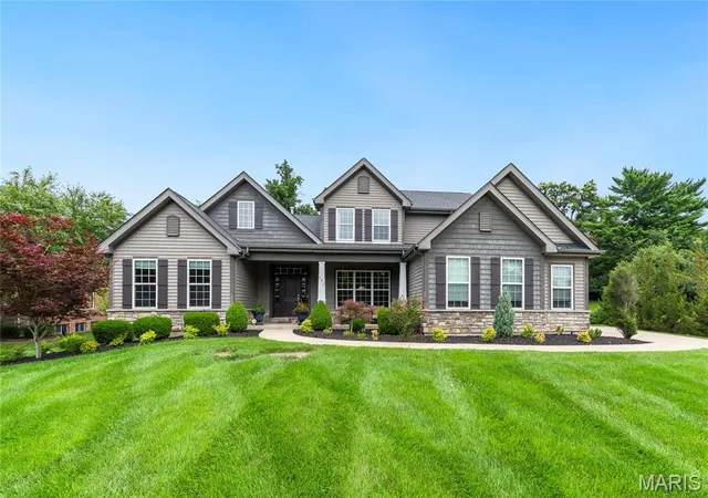 Homes for sale in Creve Coeur, MO | 702 Champeix Ln, Creve Coeur, MO 63141 | MLS# MIS26018278