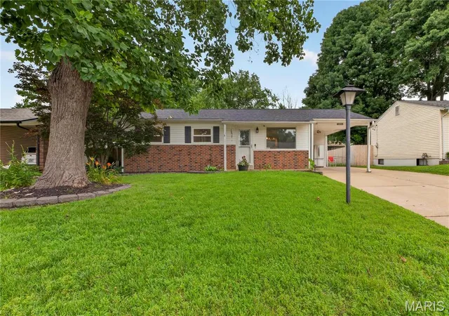 Homes for sale in Maryland Heights, MO | 12033 Colonial Dr, Maryland Heights, MO 63043 | MLS# MIS26018388