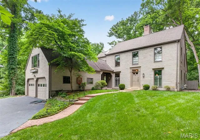2nd image of 13595 Featherstone Dr, Town And Country, MO 63131 | MLS# MIS26018441