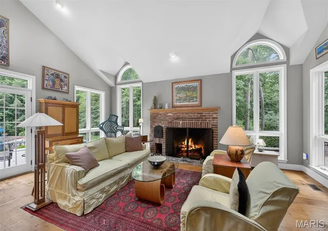 5th image of 13595 Featherstone Dr, Town And Country, MO 63131 | MLS# MIS26018441