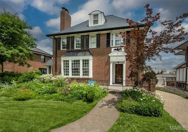 Photo 2 of Mansion for sale at 77 Aberdeen Pl, Saint Louis, MO 63105 | MLS# MIS26018466 | Listing updated on 2026-09-14