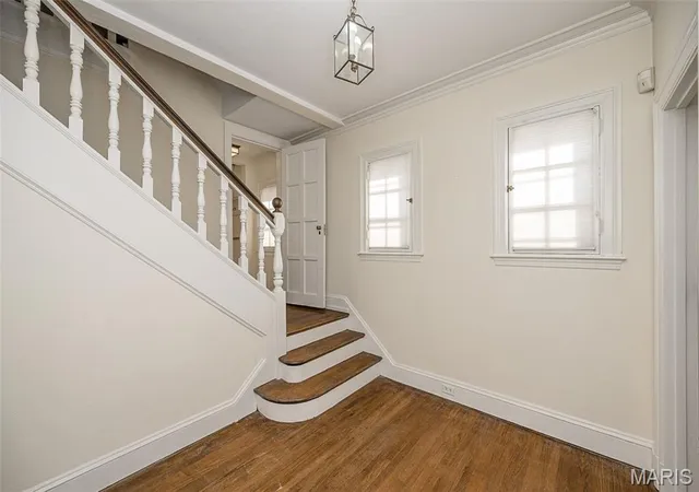 Photo 3 of Mansion for sale at 77 Aberdeen Pl, Saint Louis, MO 63105 | MLS# MIS26018466 | Listing updated on 2026-09-14