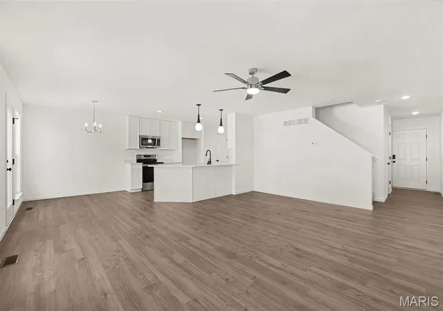 4th image of 43 Fairmount Grove Dr, St Peters, MO 63376 | MLS# MIS26018497