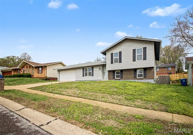Photo 2 of Single family home for sale at 1839 Lakemont Ln, Saint Louis, MO 63138 | MLS# MIS26018609 | Listing updated on 2026-09-25