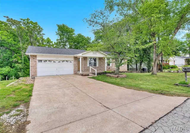 Homes for sale in Arnold, MO | 1678 Elizabeth Dr, Arnold, MO 63010 | MLS# MIS26018641