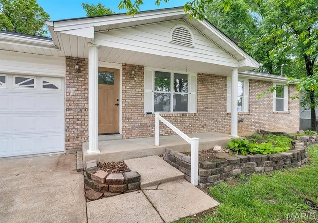 Homes for sale in Arnold, MO | 1678 Elizabeth Dr, Arnold, MO 63010 | MLS# MIS26018641