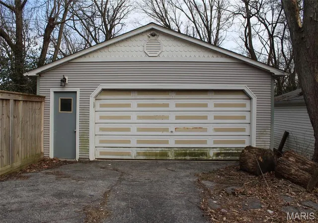 3rd image of 2315 Brown St, Alton, IL 62002 | MLS# MIS26018660