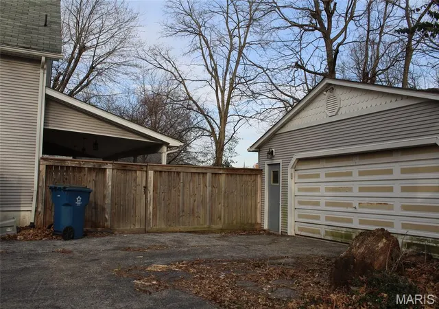 4th image of 2315 Brown St, Alton, IL 62002 | MLS# MIS26018660