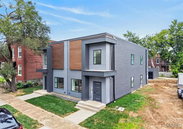 Photo 2 of Townhouse for sale at 1415 Dodier St, Saint Louis, MO 63107 | MLS# MIS26018661 | Listing updated on 2026-10-19