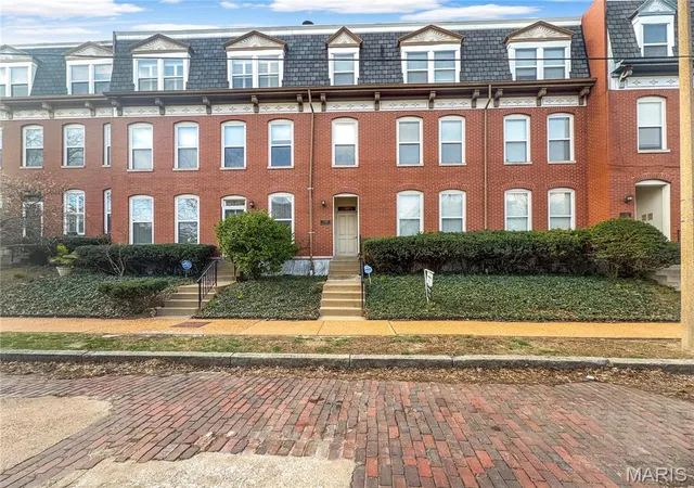 Listing Photo 1 - Condo for sale in building located at 2320 Rutger St, St. Louis, MO 63104 - Unit #20D