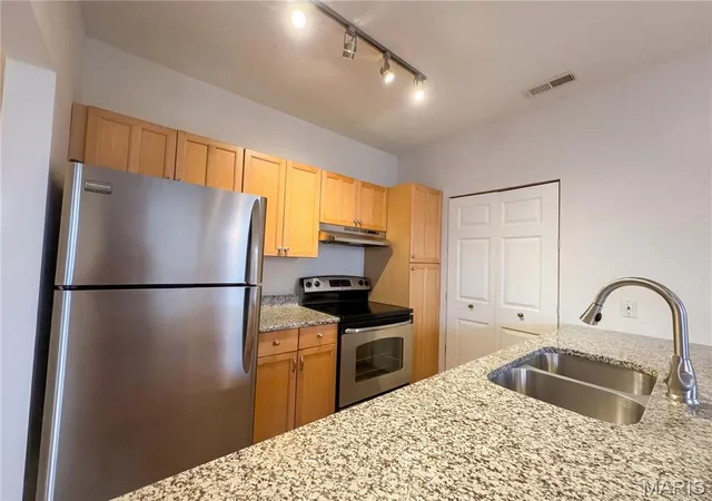 Photo 2 of Condo for sale at 2320 Rutger St #20D, St Louis, MO 63104 | MLS# MIS26018768 | Listing updated on 2026-09-16