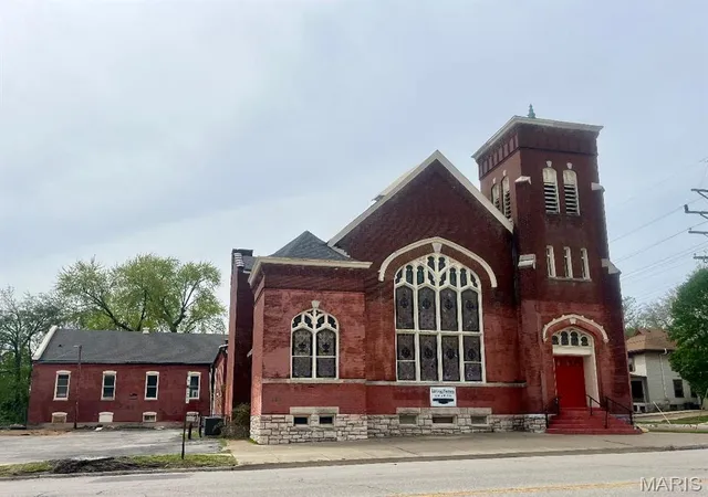 Homes for sale in Alton, IL | 720 Henry St, Alton, IL 62002 | MLS# MIS26018788