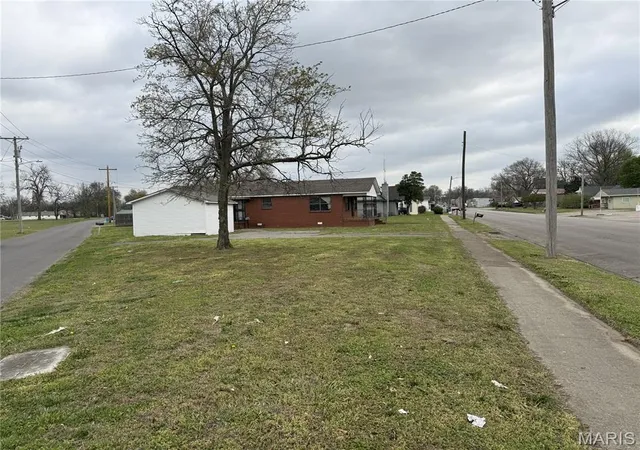 Homes for sale in Caruthersville, MO | 1518 Ward Ave, Caruthersville, MO 63830 | MLS# MIS26018812