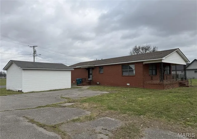Homes for sale in Caruthersville, MO | 1518 Ward Ave, Caruthersville, MO 63830 | MLS# MIS26018812