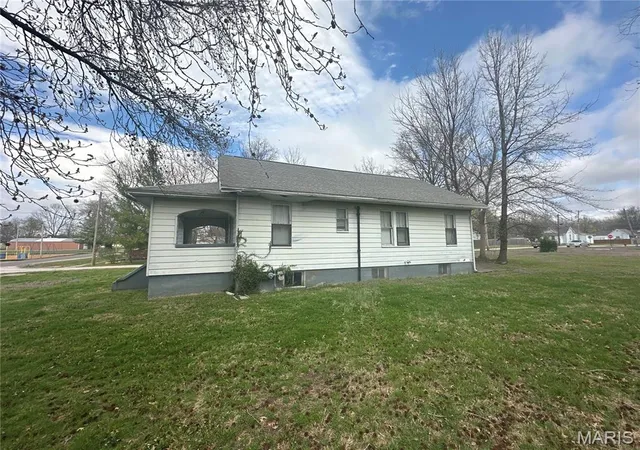 Photo 4 of Sale Pending at 1001 S Crawford St, Tilden, IL 62292 | MLS# MIS26018823 | Listing updated on 2026-08-31