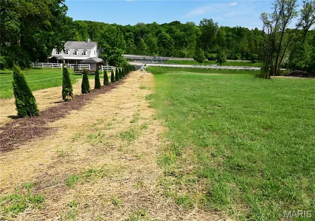 2nd image of 63 S Woods Mill Rd, Chesterfield, MO 63017 | MLS# MIS26018882