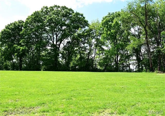 3rd image of 63 S Woods Mill Rd, Chesterfield, MO 63017 | MLS# MIS26018882